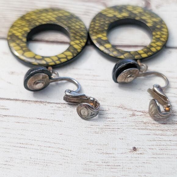 Vintage Clip On Earrings Stunning Scale Pattern Dangle - Picture 6 of 7